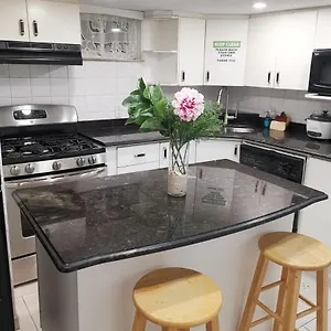 Guest house Tidy Private With Full Kitchen, Toronto