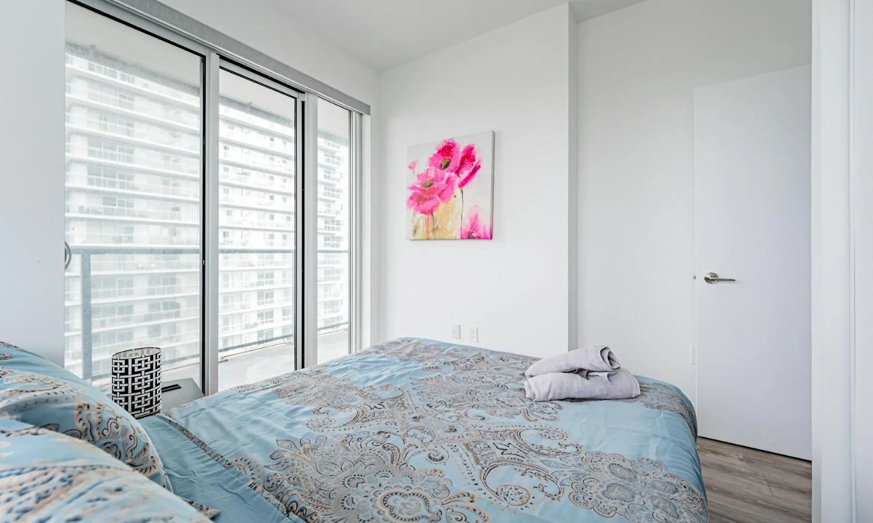 Luxury Properties Close To Rogers Center In Toronto Downtown Core