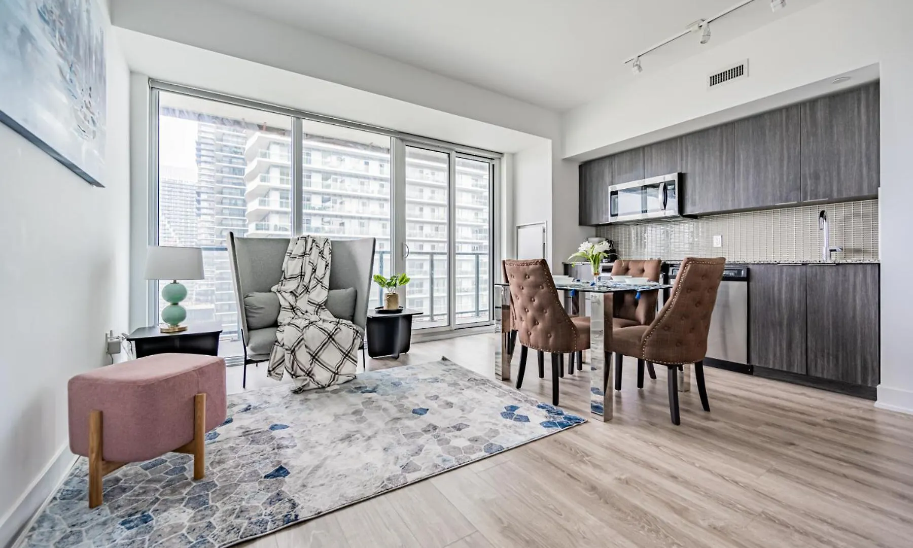 Luxury Properties Close To Rogers Center In Toronto Downtown Core 0*,