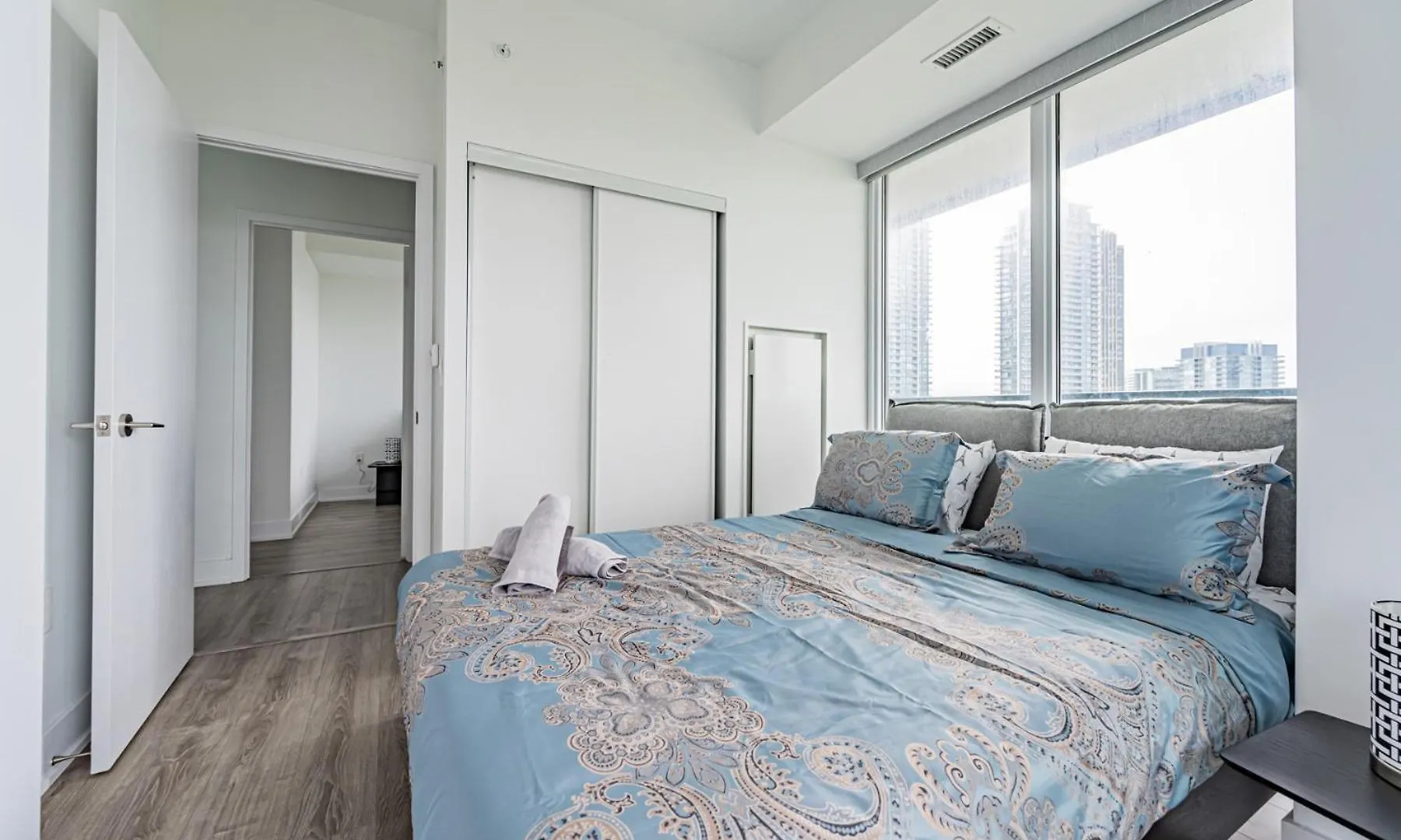 Luxury Properties Close To Rogers Center In Toronto Downtown Core
