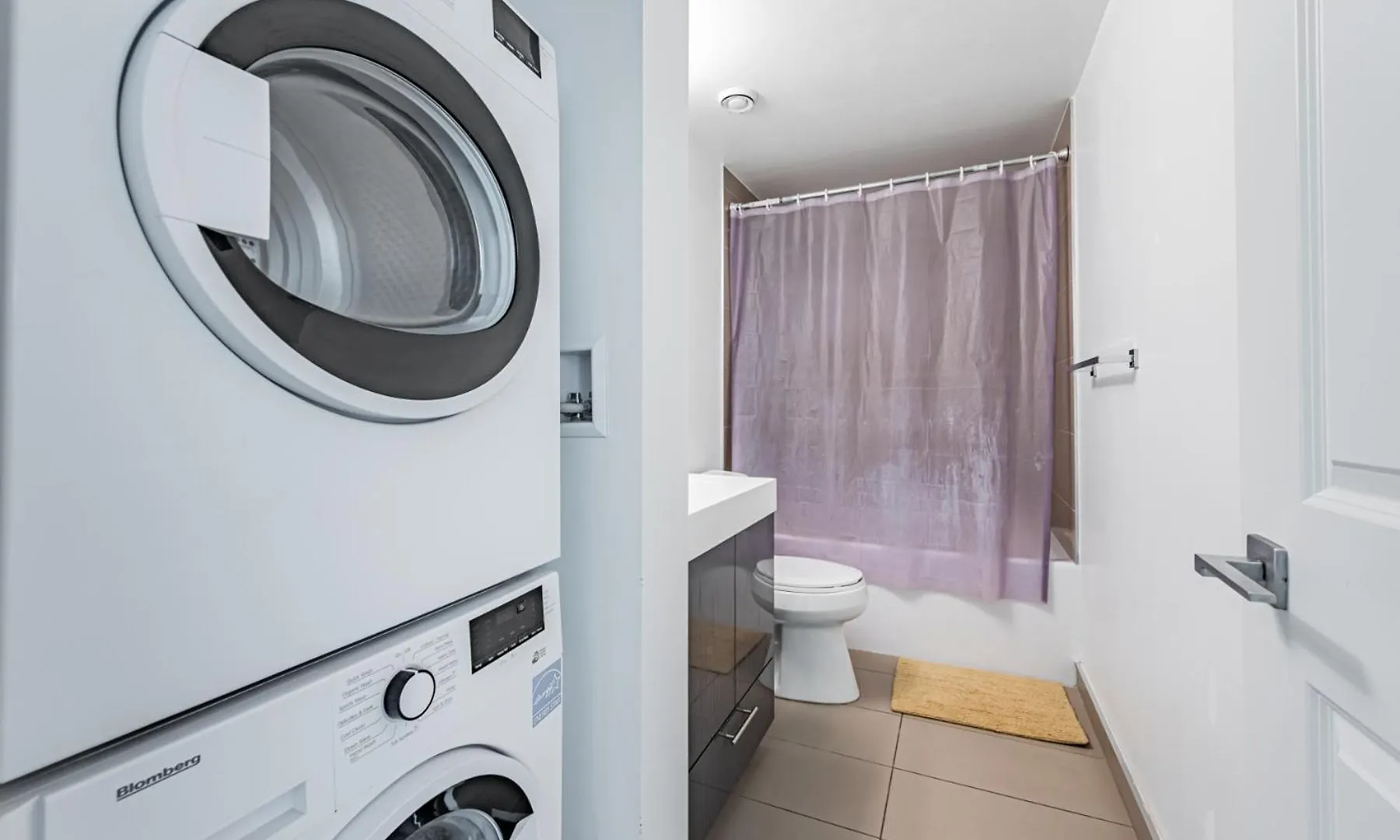 Guest house Luxury Properties Close To Rogers Center In Toronto Downtown Core