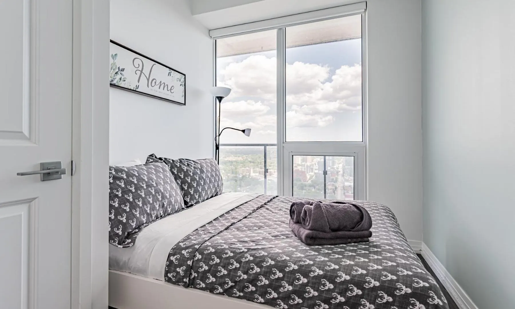Luxury Properties Close To Rogers Center In Toronto Downtown Core