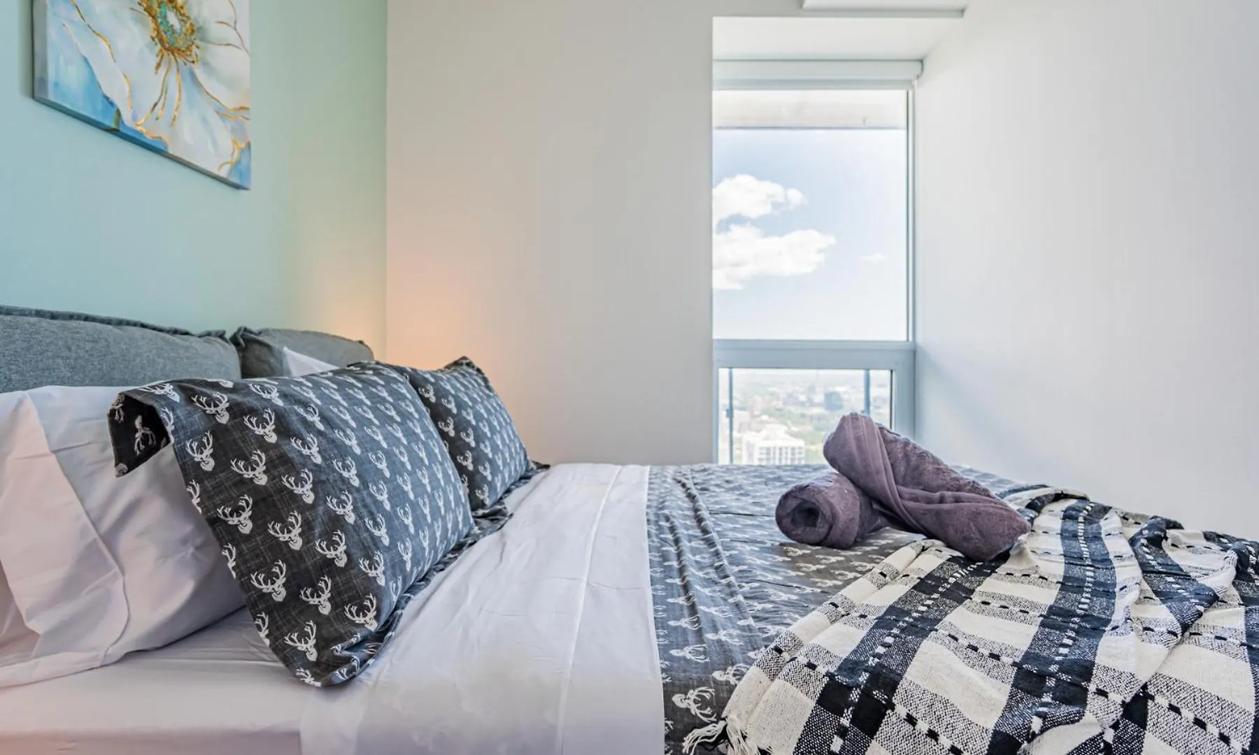 Luxury Properties Close To Rogers Center In Toronto Downtown Core