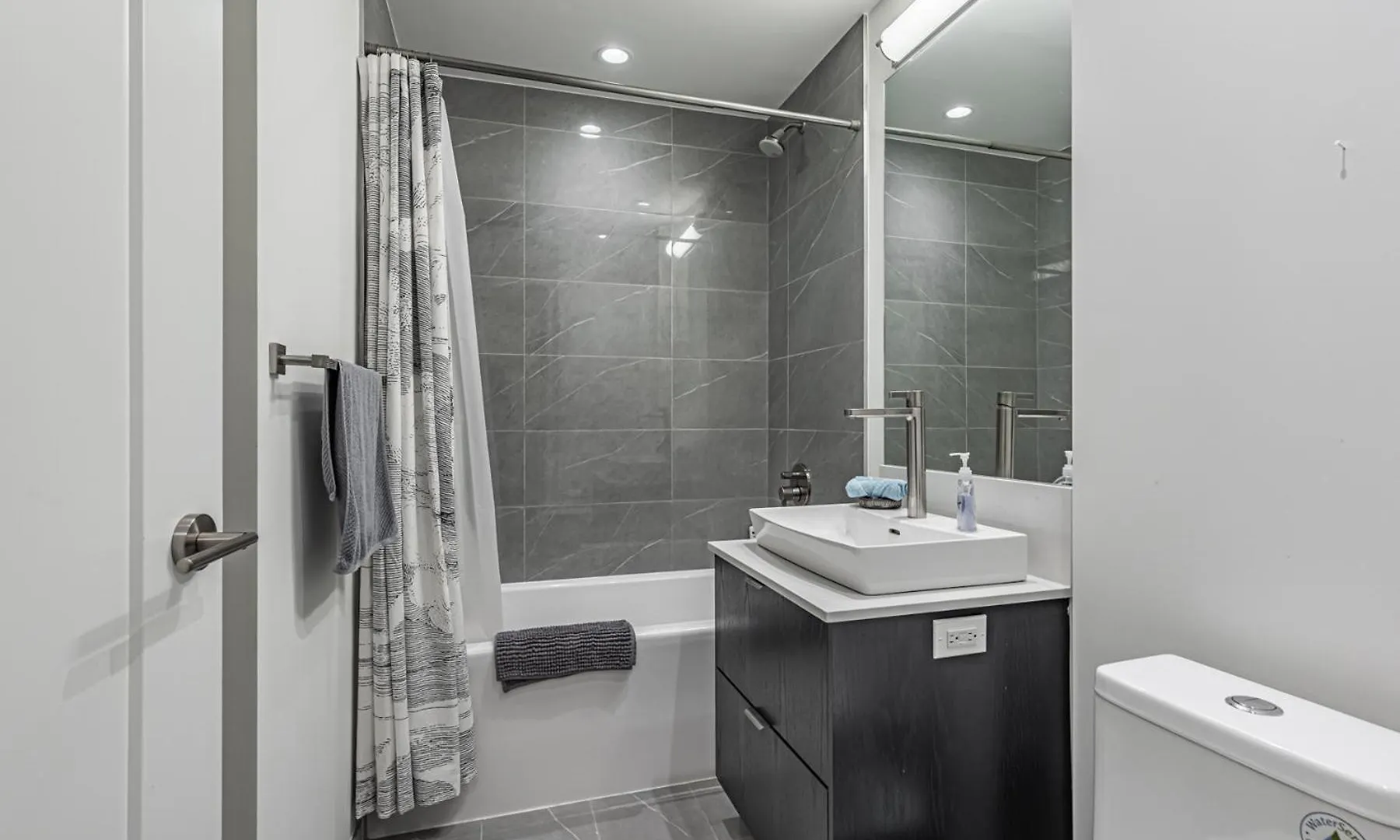 Luxury Properties Close To Rogers Center In Toronto Downtown Core 0*,  Canada